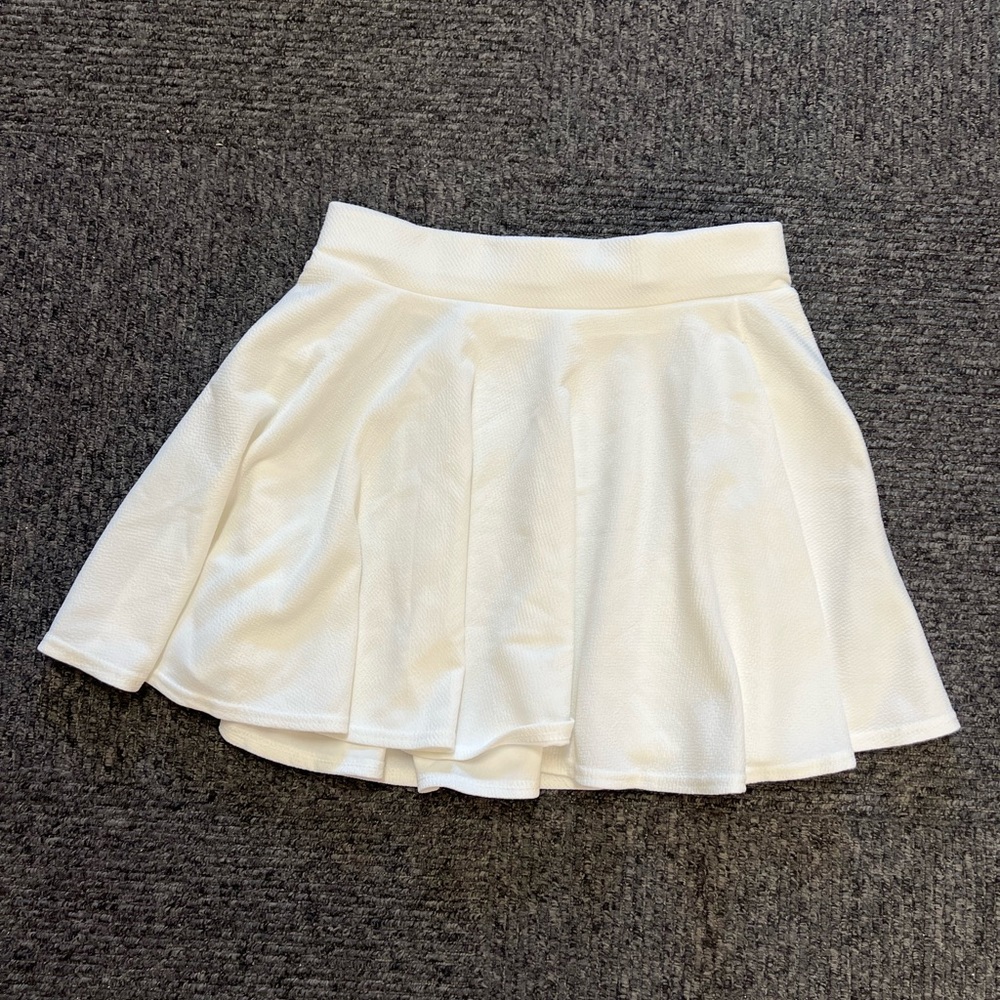NWOT HighWaisted White Flowy Babydoll Skirt